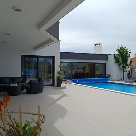 Paola Villa